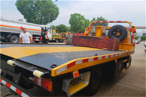 安庆附近拖车电话号码服务